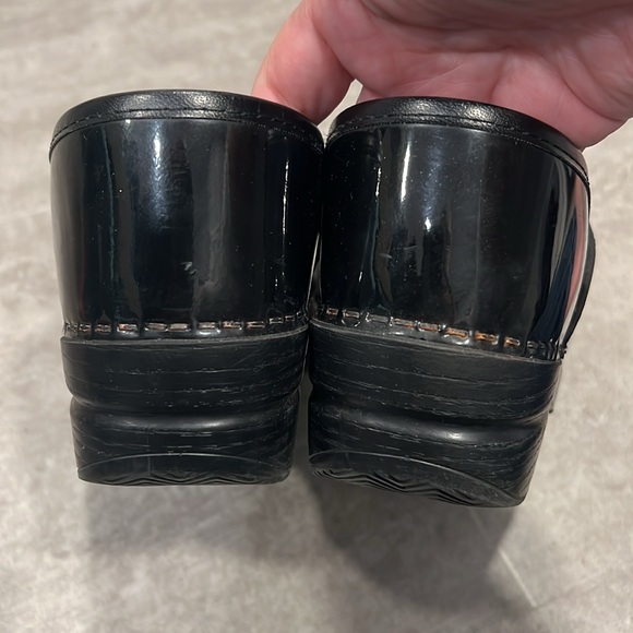 Dansko Patent Leather Black Clogs Size 39 - Picture 6 of 10